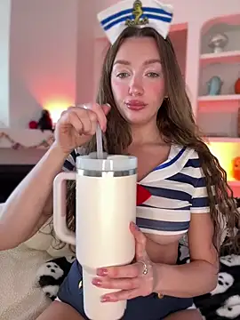 SerenaCloud online show from October 31, 2025, 6:15 pm