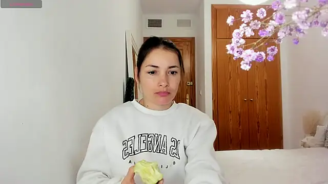 NiaStone online show from March 13, 2025, 5:54 am