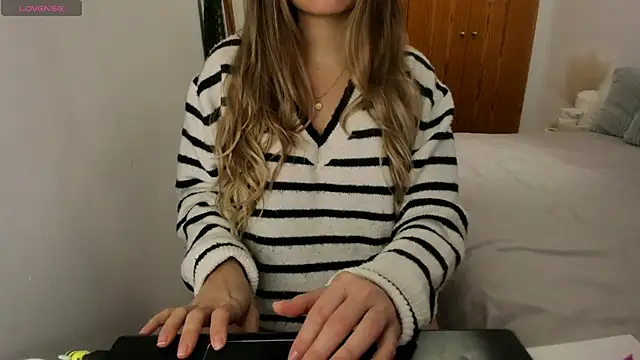 NiaStone online show from March 5, 2025, 6:44 am