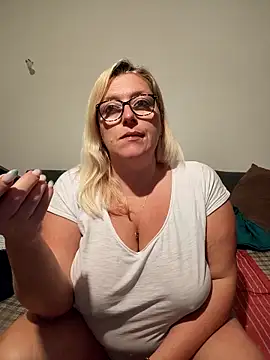 winniess40 online show from April 18, 2026, 2:47 am