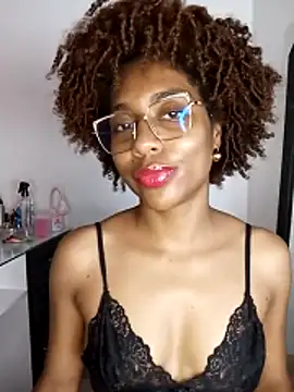 thaimy  online show from April 14, 2026, 3:00 am