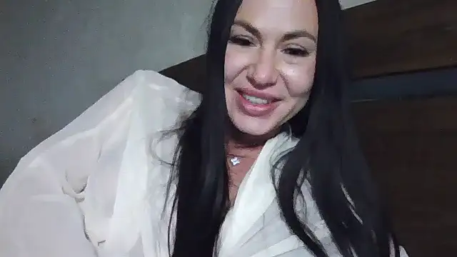 Snapshot of JulianaGold1 chatting on February 26, 2025, 11:30 pm JulianaGold1 online show from February 26, 2025, 11:30 pm