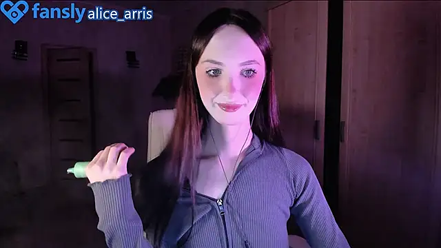 Alice  Aris online show from November 29, 2025, 6:41 pm