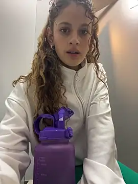 Snapshot of alana15 chatting on January 26, 2025, 1:25 pm alana15 online show from January 26, 2025, 1:25 pm