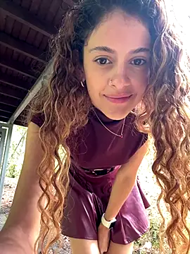 Snapshot of alana15 chatting on September 27, 2025, 3:18 pm alana15 online show from September 27, 2025, 3:18 pm