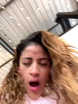 Snapshot of alana15 chatting on October 28, 2025, 9:36 pm alana15 online show from October 28, 2025, 9:36 pm