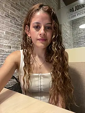 Snapshot of alana15 chatting on January 29, 2025, 9:50 pm alana15 online show from January 29, 2025, 9:50 pm