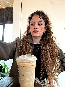 alana15 online show from November 27, 2025, 9:26 pm