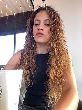 Snapshot of alana15 chatting on October 25, 2025, 9:37 pm alana15 online show from October 25, 2025, 9:37 pm