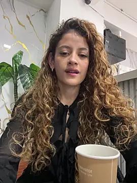 Snapshot of alana15 chatting on October 4, 2025, 9:38 pm alana15 online show from October 4, 2025, 9:38 pm