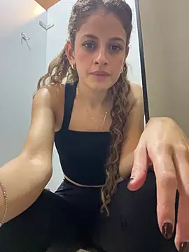 Snapshot of alana15 chatting on February 9, 2025, 1:35 pm alana15 online show from February 9, 2025, 1:35 pm