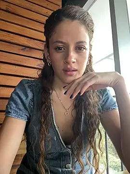 Snapshot of alana15 chatting on January 25, 2025, 9:14 pm alana15 online show from January 25, 2025, 9:14 pm