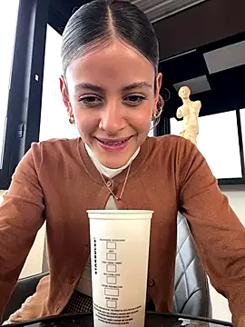 Snapshot of alana15 chatting on October 23, 2025, 9:35 pm alana15 online show from October 23, 2025, 9:35 pm