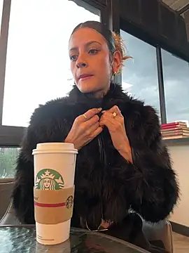 alana15 online show from December 19, 2025, 9:39 pm