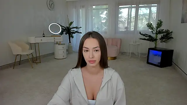 TiffanyHouston  online show from January 13, 2025, 7:21 am