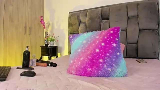 Snapshot of tanyyaa chatting on October 31, 2025, 8:11 am tanyyaa online show from October 31, 2025, 8:11 am