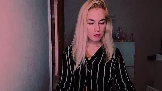 Snapshot of xxxcharismaaa chatting on October 11, 2025, 8:37 am xxxcharismaaa online show from October 11, 2025, 8:37 am