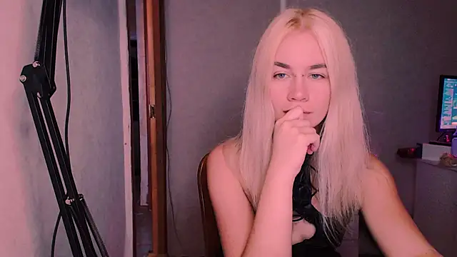 Snapshot of xxxcharismaaa chatting on September 30, 2025, 6:03 pm xxxcharismaaa online show from September 30, 2025, 6:03 pm