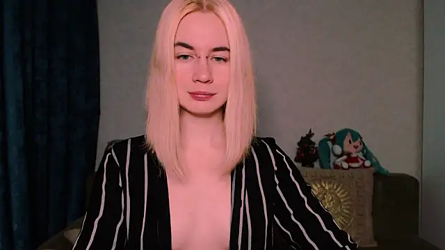 xxxcharismaaa online show from January 19, 2025, 5:05 am
