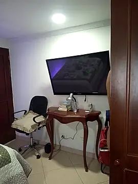 pinedasex777 online show from September 22, 2025, 1:06 pm