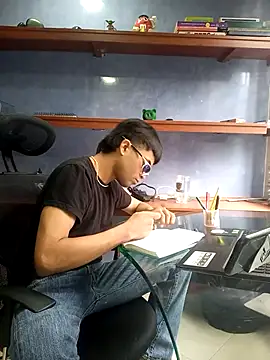 pinedasex777 online show from October 21, 2025, 4:39 pm