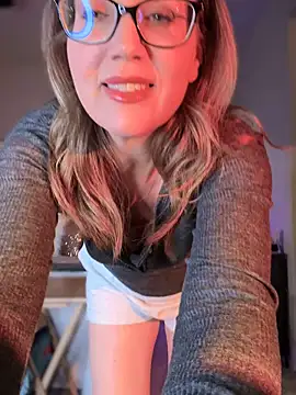 Snapshot of MaiseKnox chatting on October 19, 2025, 12:57 am MaiseKnox online show from October 19, 2025, 12:57 am