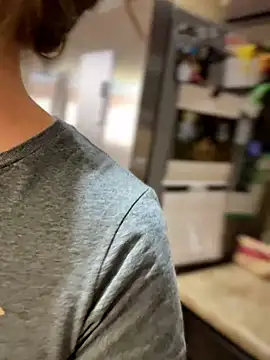 MaiseKnox online show from April 17, 2026, 9:28 pm