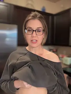 MaiseKnox online show from March 8, 2025, 12:44 am