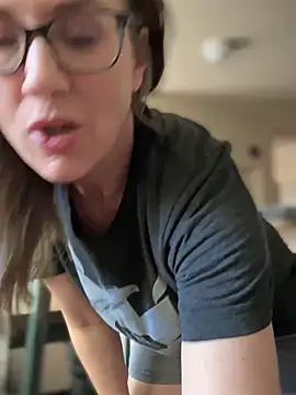 MaiseKnox online show from January 19, 2025, 6:53 pm