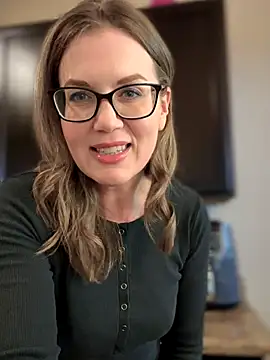 Snapshot of MaiseKnox chatting on October 7, 2025, 10:22 pm MaiseKnox online show from October 7, 2025, 10:22 pm