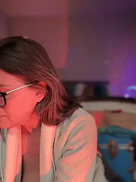 MaiseKnox online show from February 8, 2025, 4:36 am