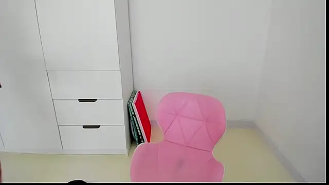 Snapshot of MiaStripDance chatting on February 10, 2025, 9:36 am MiaStripDance online show from February 10, 2025, 9:36 am