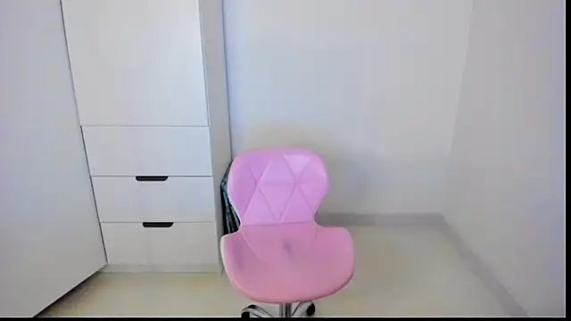 Snapshot of MiaStripDance chatting on February 10, 2025, 5:41 pm MiaStripDance online show from February 10, 2025, 5:41 pm