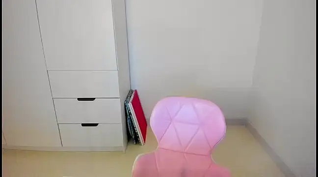 Snapshot of MiaStripDance chatting on December 21, 2024, 4:25 pm MiaStripDance online show from December 21, 2024, 4:25 pm