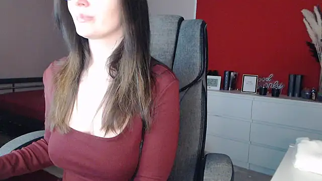 Snapshot of Alina_Lamour chatting on February 15, 2026, 7:24 pm Alina Lamour online show from February 15, 2026, 7:24 pm