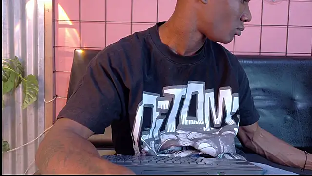 Snapshot of martin_killer chatting on October 27, 2025, 1:17 am martin killer online show from October 27, 2025, 1:17 am