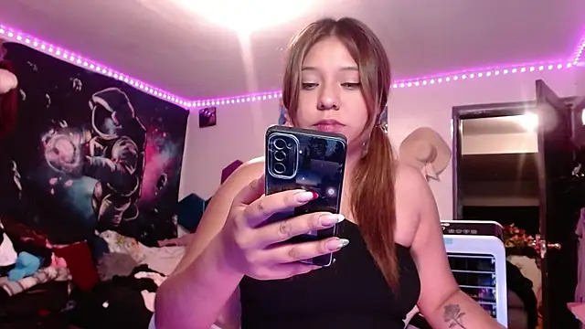 Snapshot of lil_daisy7 chatting on October 1, 2025, 3:00 am lil daisy7 online show from October 1, 2025, 3:00 am