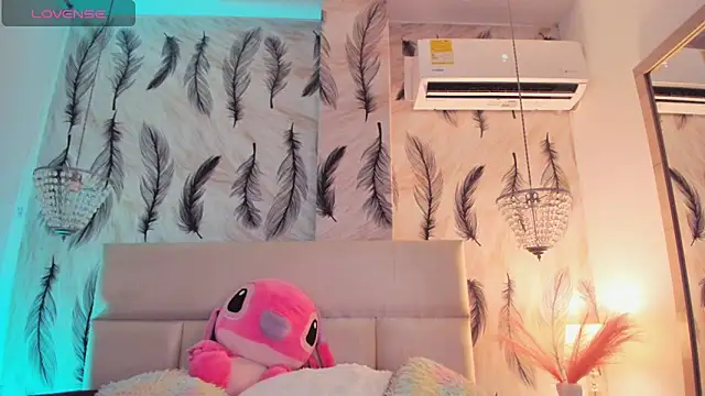 Snapshot of Vivi_prinncess chatting on February 18, 2026, 10:50 pm Vivi prinncess online show from February 18, 2026, 10:50 pm