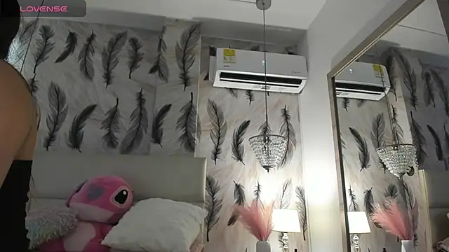 Snapshot of Vivi_prinncess chatting on February 1, 2026, 5:55 pm Vivi prinncess online show from February 1, 2026, 5:55 pm