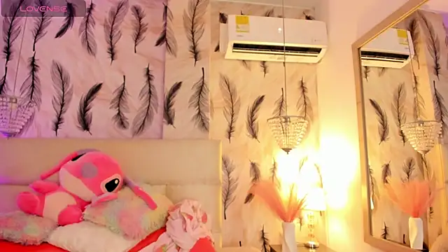 Snapshot of Vivi_prinncess chatting on February 4, 2026, 11:22 pm Vivi prinncess online show from February 4, 2026, 11:22 pm