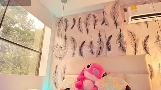 Snapshot of Vivi_prinncess chatting on February 21, 2026, 9:50 pm Vivi prinncess online show from February 21, 2026, 9:50 pm