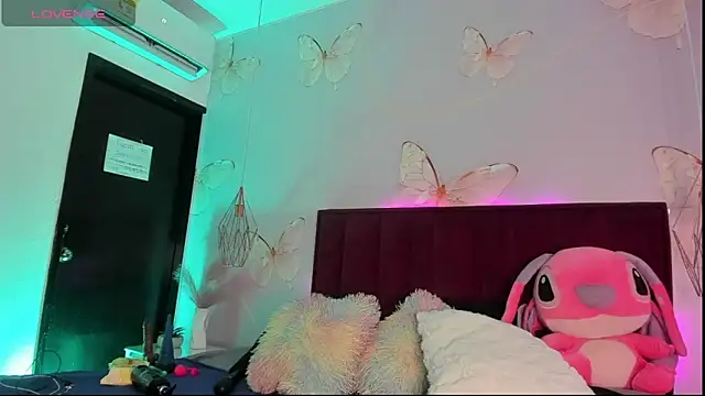 Snapshot of Vivi_prinncess chatting on February 28, 2026, 10:20 pm Vivi prinncess online show from February 28, 2026, 10:20 pm