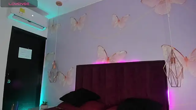 Snapshot of Vivi_prinncess chatting on February 25, 2026, 12:11 am Vivi prinncess online show from February 25, 2026, 12:11 am