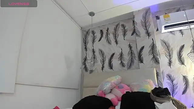 Snapshot of Vivi_prinncess chatting on October 14, 2025, 11:04 pm Vivi prinncess online show from October 14, 2025, 11:04 pm