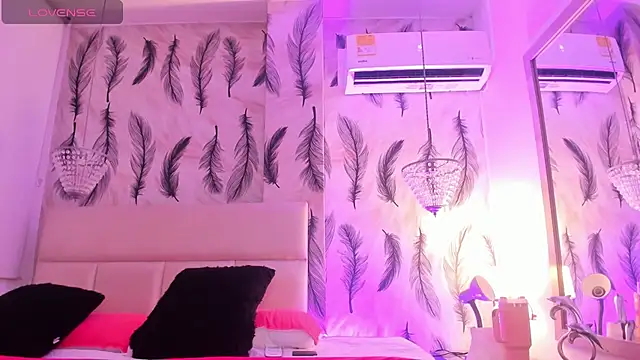 Snapshot of Vivi_prinncess chatting on October 12, 2025, 11:06 pm Vivi prinncess online show from October 12, 2025, 11:06 pm