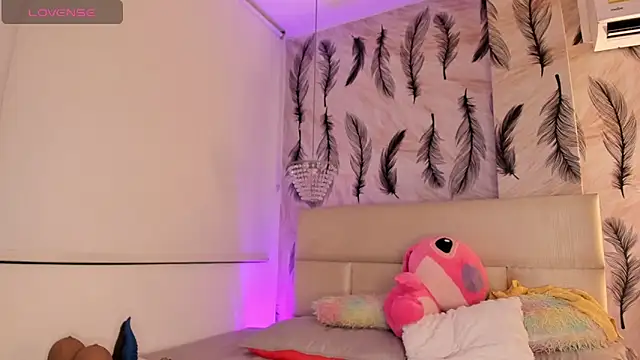 Snapshot of Vivi_prinncess chatting on February 6, 2026, 11:45 pm Vivi prinncess online show from February 6, 2026, 11:45 pm