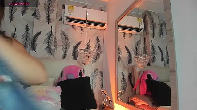 Snapshot of Vivi_prinncess chatting on September 27, 2025, 11:22 pm Vivi prinncess online show from September 27, 2025, 11:22 pm