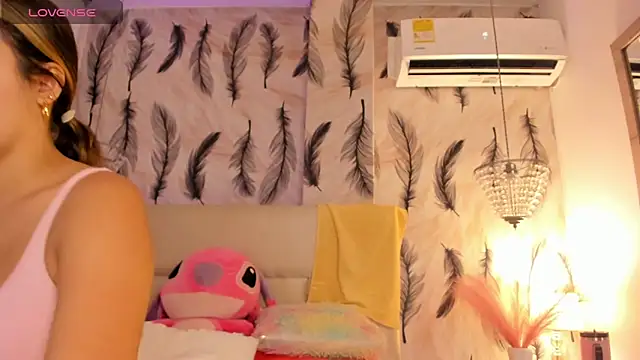 Snapshot of Vivi_prinncess chatting on February 5, 2026, 11:22 pm Vivi prinncess online show from February 5, 2026, 11:22 pm