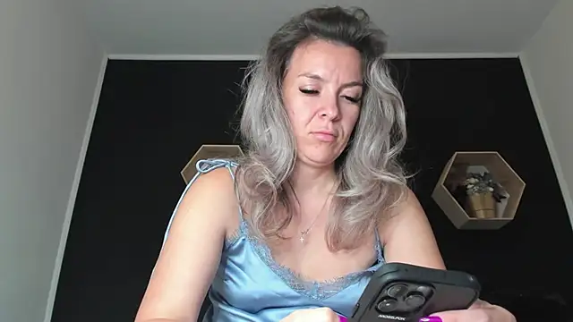 Snapshot of Alesys69 chatting on September 26, 2025, 10:38 pm Alesys69 online show from September 26, 2025, 10:38 pm