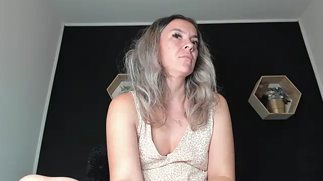 Snapshot of Alesys69 chatting on September 21, 2025, 9:42 pm Alesys69 online show from September 21, 2025, 9:42 pm